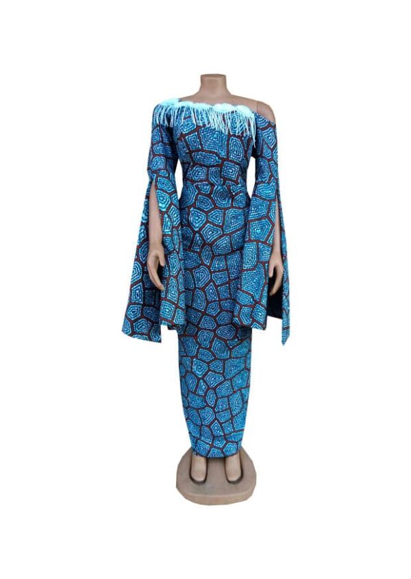 One Conner gong sleeve fitted gown